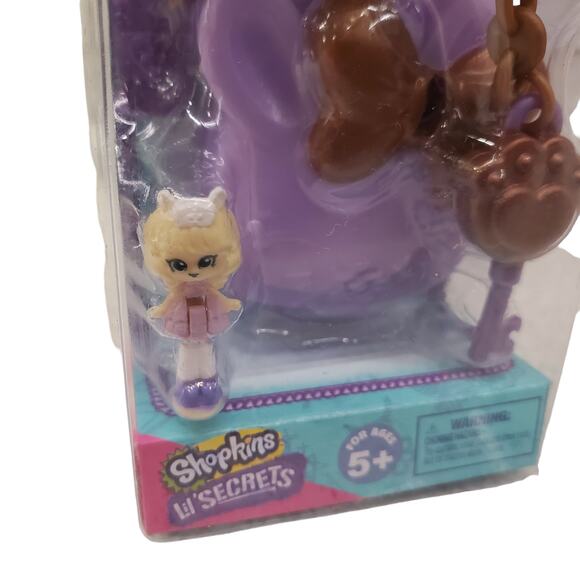 Shopkins Lil Secrets Tiny Paws Vet with Princess Moodream Micro Playset - Picture 3 of 13